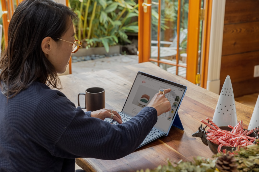 women using laptop